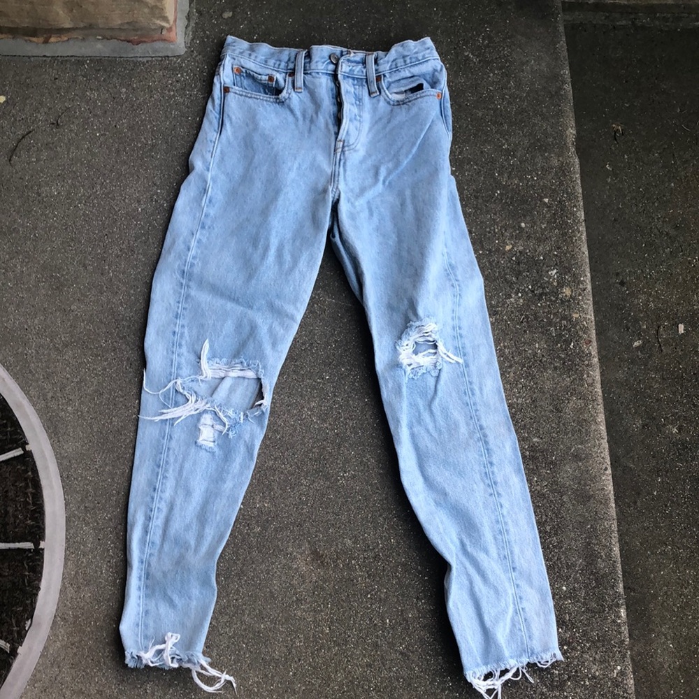 Vintage Levi’s high rise jeans in light blue